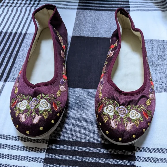 Sold🔴 NWOT silk embroidered Japanese floral rosette maroon ballet Slippers sz 8 - Picture 5 of 5